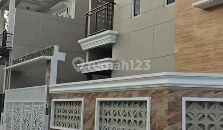 Rumah Mewah 2 Lantai Karangasem Ums 2