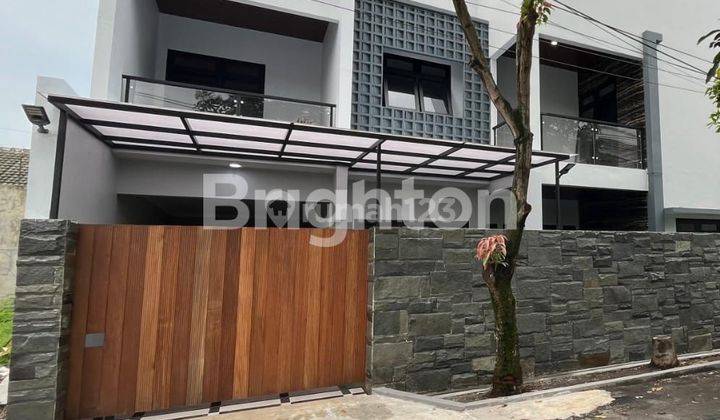 RUMAH MEWAH 2 LANTAI MINIMALIS  MODERN DENGAN 2 BALKON DEPAN DI TENGAH KOTA SOLO  1