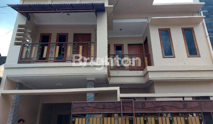5 MENIT KE BANDARA ADISUMARMO, DAN DE TJOLOMADOE, 2 LANTAI, ROW JALAN 2 SIMPANGAN MOBIL LANCAR 1