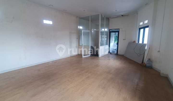 2-Story Shop House in the Center of Solo City, Front Width: 10 Meters 2