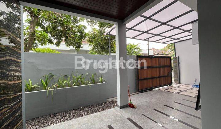 RUMAH MEWAH 2 LANTAI MINIMALIS  MODERN DENGAN 2 BALKON DEPAN DI TENGAH KOTA SOLO  2