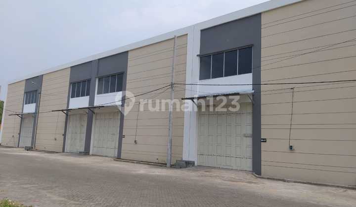 Gudang industri siap pakai di dekat pintu tol Driyorejo Gresik
