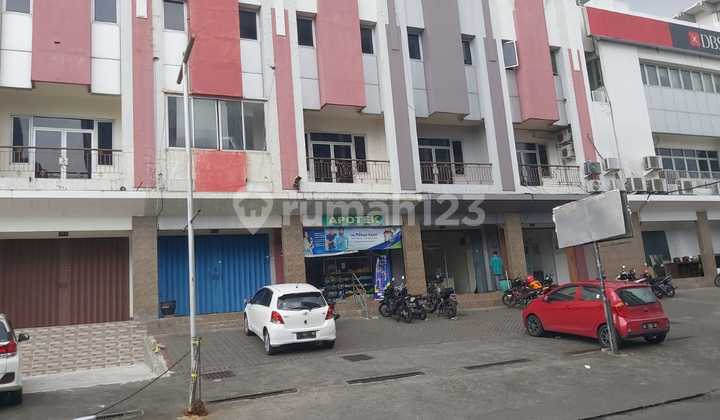 Ruko Mayjend Sungkono tengah kota Surabaya