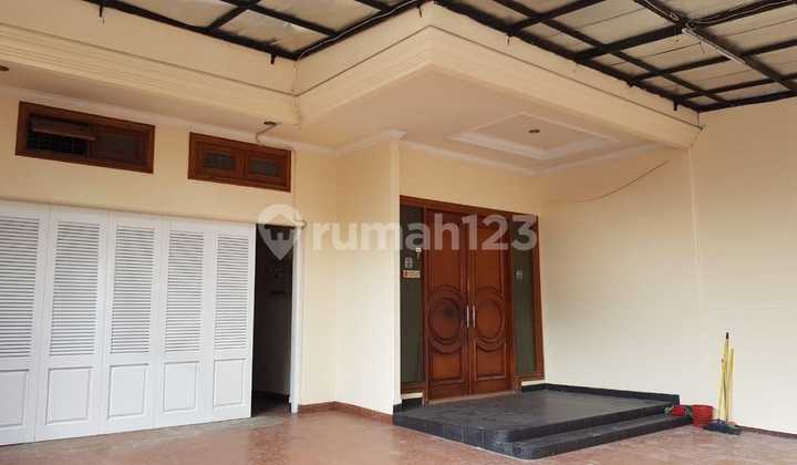 5-Story Strategic House in Central Jakarta - Suitable for Residence