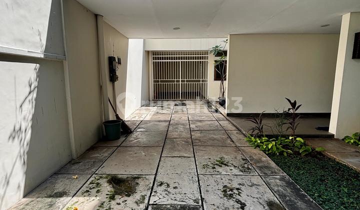 Rental House with Swimming Pool & Rooftop in Kuningan Rental House with Swimming Pool & Rooftop in Kuningan