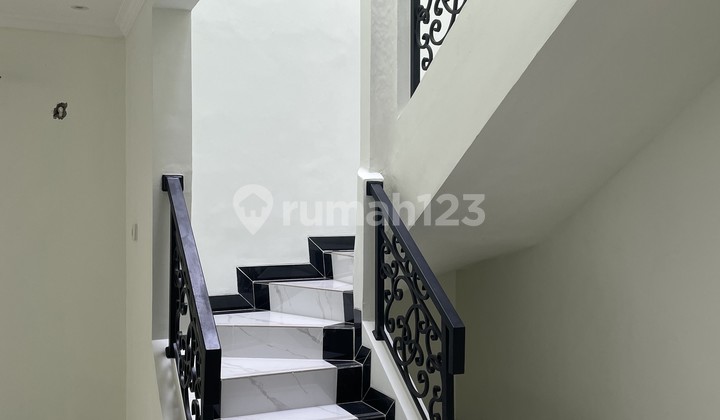 Rumah 2 Lantai di Kelapa Gading - Lokasi Strategis !