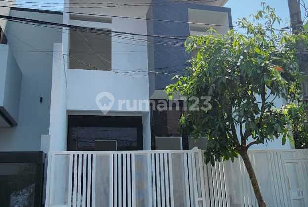 Turun Harga Rumah NEW Siap Huni 2.5 Lantai di Kelapa Gading Jakarta Utara-Harga Nego ! 2