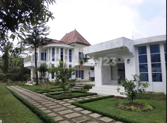 Villa Nyaman + Tanah Kebun Luas – Udara Sejuk & Alam Asri
