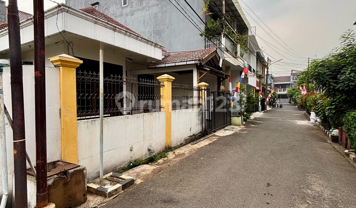 Old House for Sale, Hook Position in Taman Buaran Indah 1 2