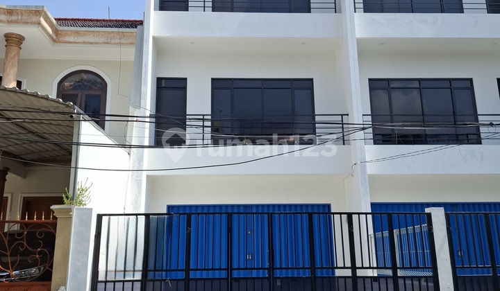 Dijual Ruko 3½ lantai di Sawah Besar