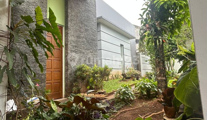 Comfortable & Spacious House in Duren Sawit – With a Private Swimming Pool! 2