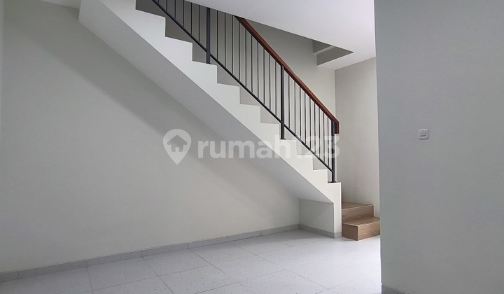 House for Sale in Kelapa Gading - Price Negotiable!