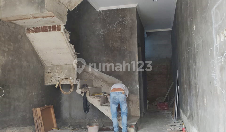 New House for Sale in Kelapa Gading - Price Negotiable!