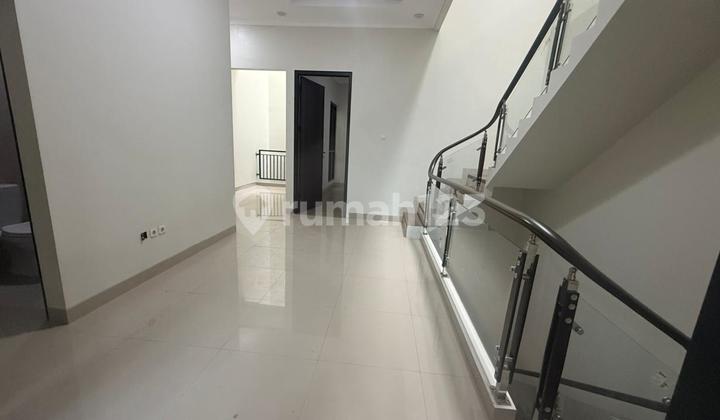 Dijual Rumah di Pulo Asem - Lokasi Strategis! 2