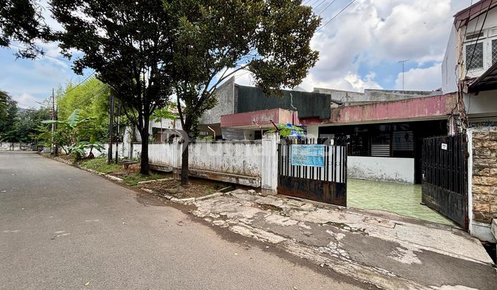 Dijual Rumah Tua Hitung Tanah di Pulomas 2