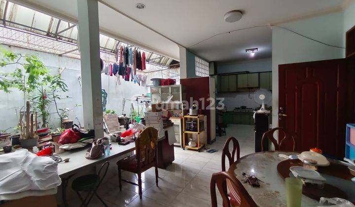 Rumah di Ketapang Jakarta Pusat, garasinya bisa untuk 7 mobil 2