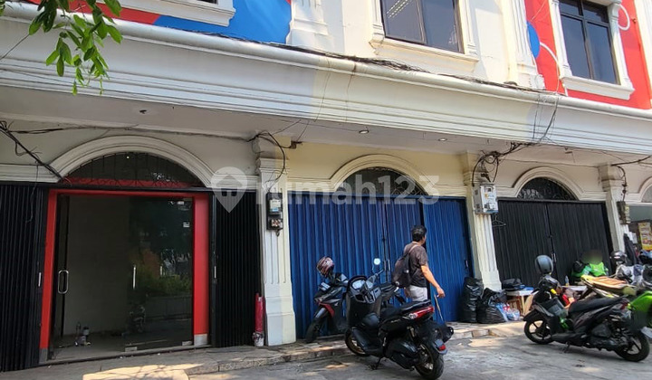 Disewakan 2 Unit Ruko Graha Binhasan Depan stasiun tebet