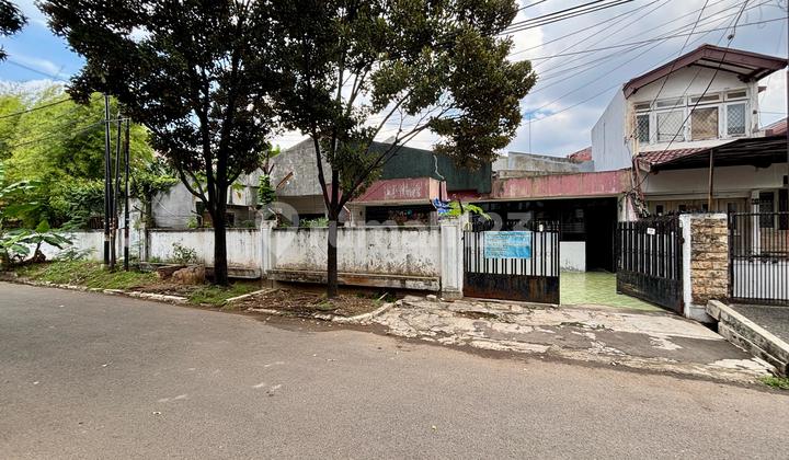 Dijual Rumah Tua Hitung Tanah di Pulomas 1