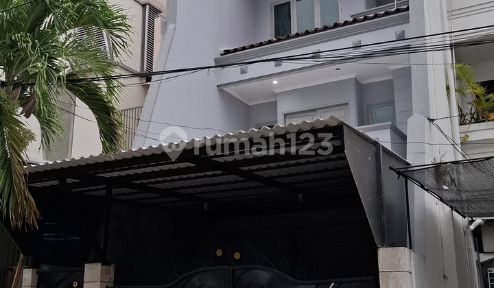 Rumah 3 Lantai di Kemurnian, Glodok, Gajah Mada, Jakarta Barat