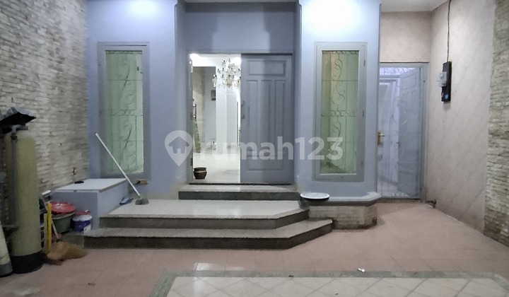 3-Story House in Kemurnian, Glodok, Gajah Mada, West Jakarta 2