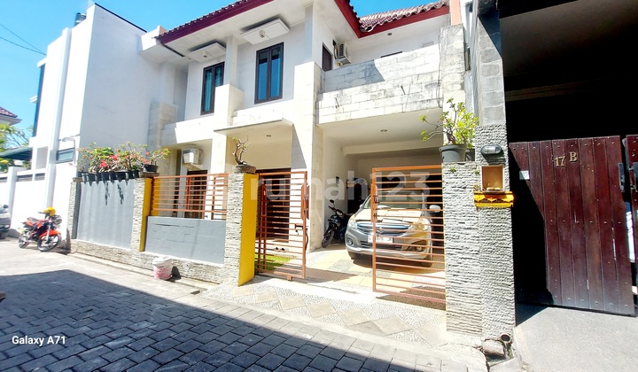 House on Jalan Tukad Barito Timur Renon, 2-Story Building, Quiet Neighborhood, One Gate System 2