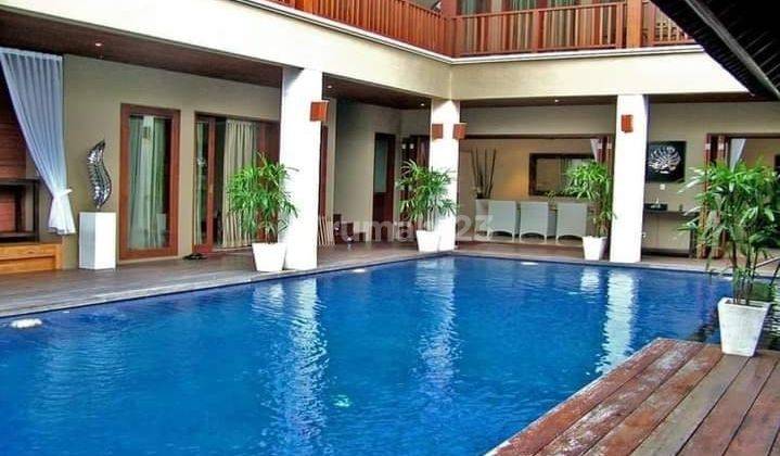 Dijual villa 3 lantai dekat jalan sunset road seminyak 1