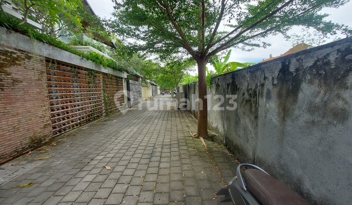 Dikontrakan sebidang tanah kosong lingkungan villa lokasi sanur kaja harus ambil global 1