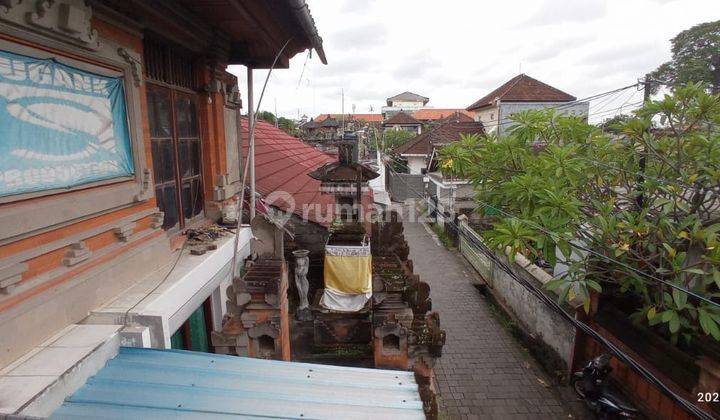 Dijual/Disewakan rumah style bali 2 lantai lokasi panjer jalan watu renggong dekat kampus UNUD dan sekolah SMA 2 akses jalan satu mobil 4