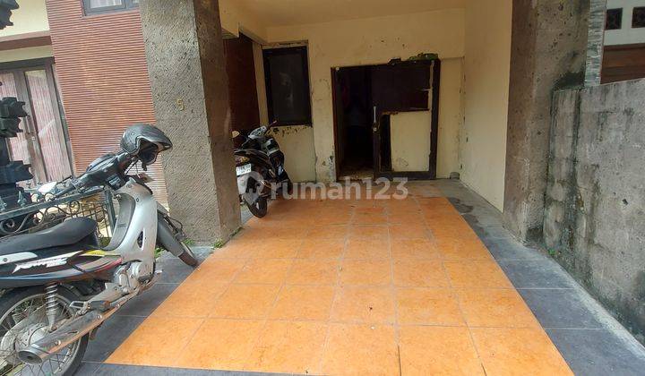 Dijual rumah 2 lantai perlu renovasi lokasi sandat residence one gate sistem lokasi dekat jalan nangka selatan dan jalan suli 6