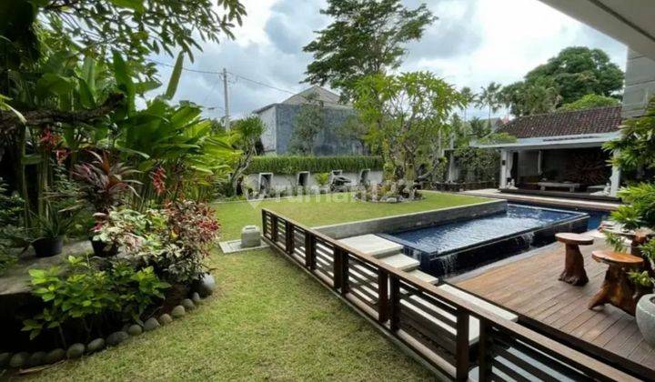 Villa Luury for sale near Seminyak Beach, Badung, Bali 1