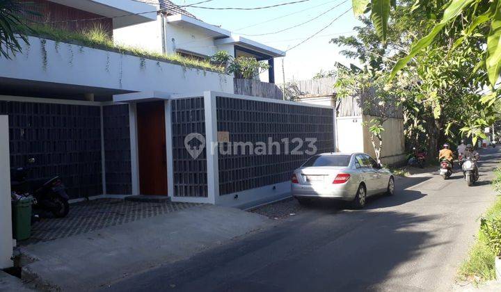 Dijual Villa Baru Gress Lokasi Seminyak, Badung Bali 1