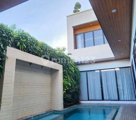 LUXURY HOUSE FOR SALE
Premium location in southern Tukad Badung
South Denpasar 2