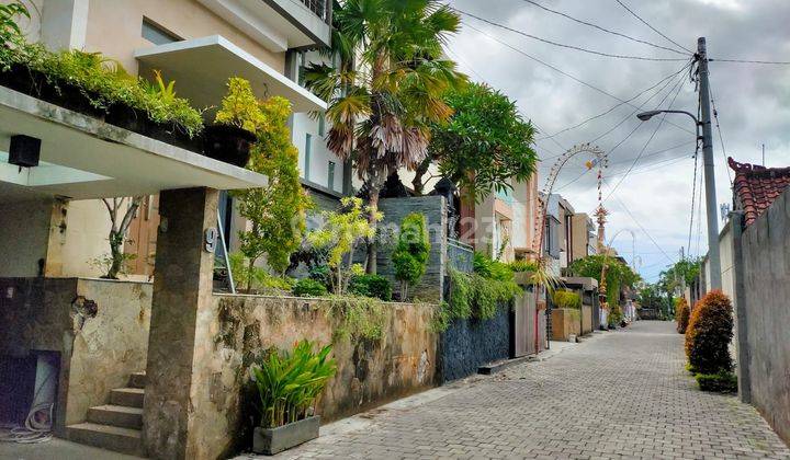 Modern minimalist house for sale in good environment, location on Jalan Laksamana Renon, South Denpasar 1