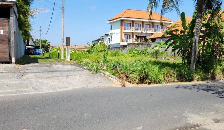 Land for sale on the side of Batan Kangin Main Road, Padonan Canggu 1