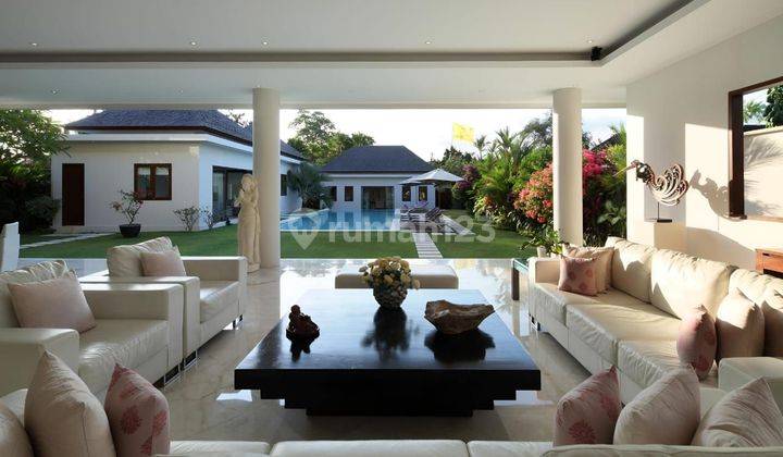 Luxury Villas White Shine Luxury Villa
kayu Tulang, Canggu ,  Bali 2