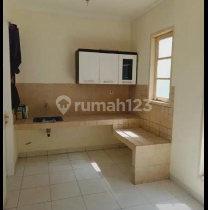 Di sewakan rumah 2 lantai murah di Legenda wisata  Bagus 4