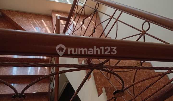 Rumah 2 Lantai Di Jual Di Dalam Cluster Raffles Hills Cibubur 2