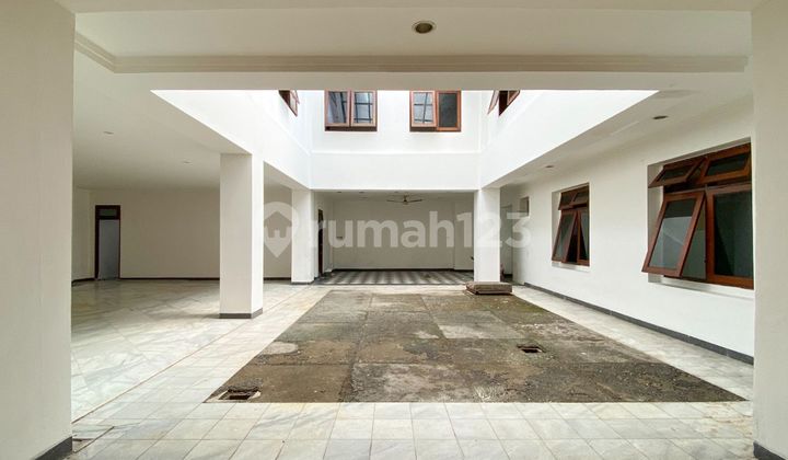 For Sale Commercial Space/3-Storey Building in Menteng, Central Jakarta 2