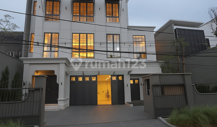 Dijual Rumah Mewah di Kebayoran Baru