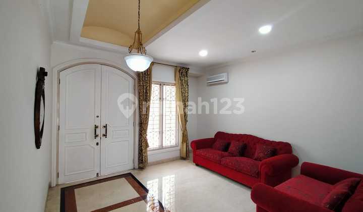 ruang tamu rumah butuh minim renovasi semi