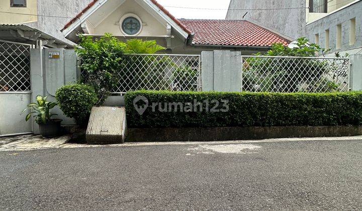 Rumah di Bendungan Hilir, Jakarta Pusat,dalam komplek tenang 1