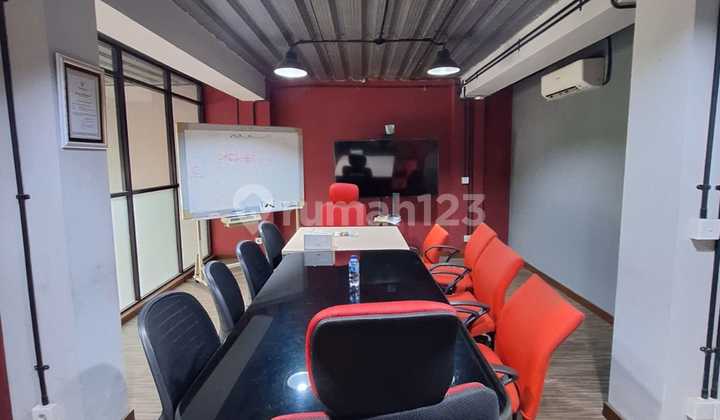 Ruang Kantor Jalan Utama Lokasi Tengah Kota di Bendungan Hilir 2