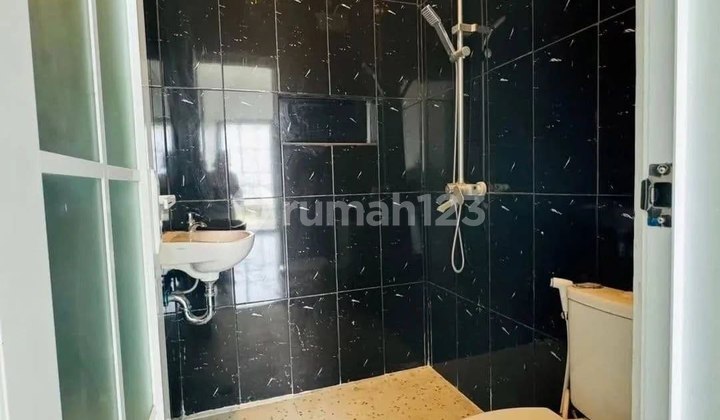Rumah 2 Lantai Termurah Dekat Ke Stasiun Depok Baru