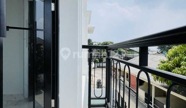 Luxurious 2-Story House Ready to Occupied, Just a Walk Away from Depok Station.