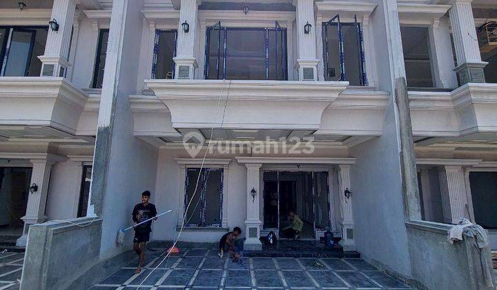 Rumah 2 Lantai Classic Modern Dekat Ke Stasiun Depok 2