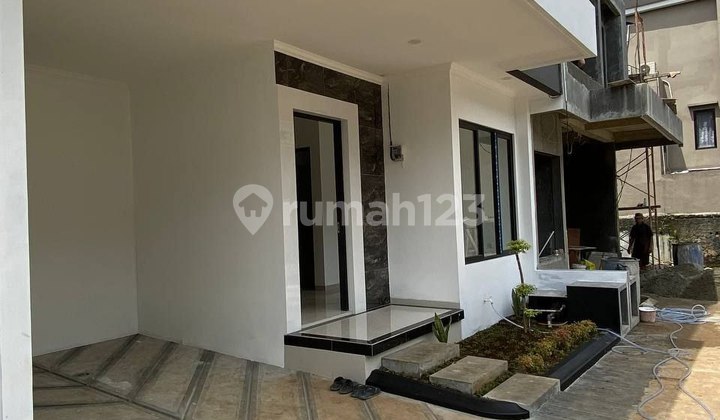Rumah 2.5 Lantai Lokasi Strategis 2
