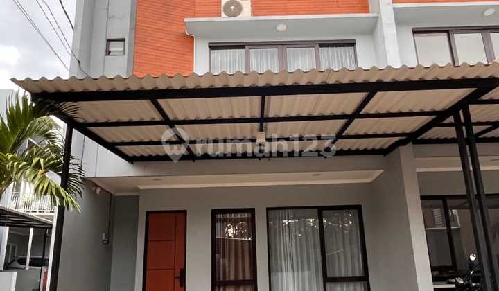 Rumah 3 Lantai Dekat Tol Pamulang