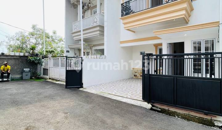 Rumah Mewah 2 Lantai Dalam Perumahan Besar 2