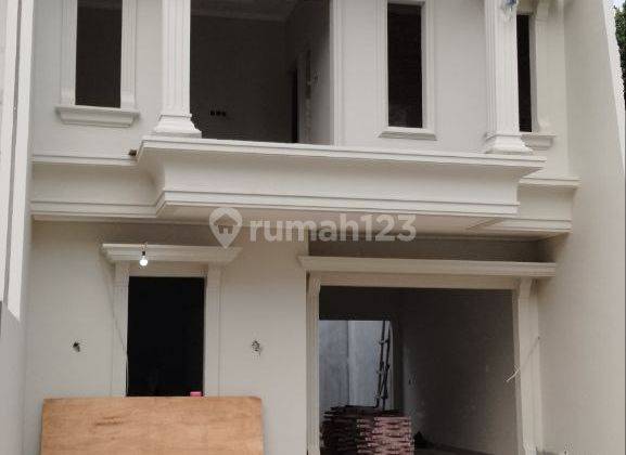 Rumah 2 Lantai Gaya Classic Minimaliz Di Harjamukti Depok 2