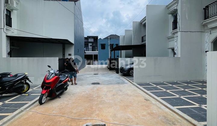 Rumah 2 Lantai Murah Minimalis Classic Dekat Stasiun Depok